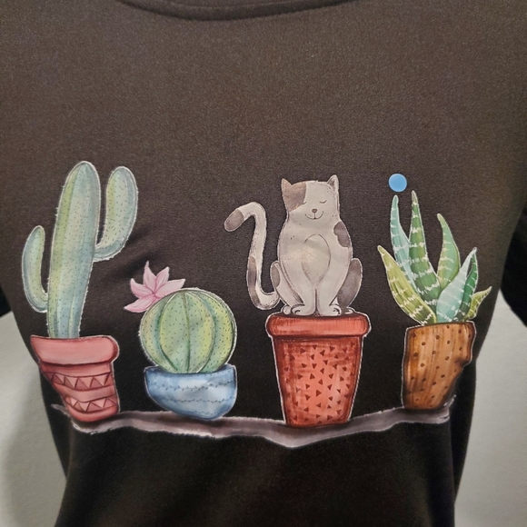 Cat and succulents t-shirt - Picture 2 of 4